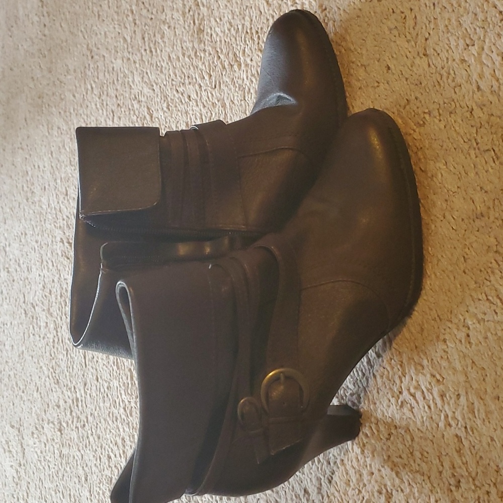 St John's bay brown heeled boots